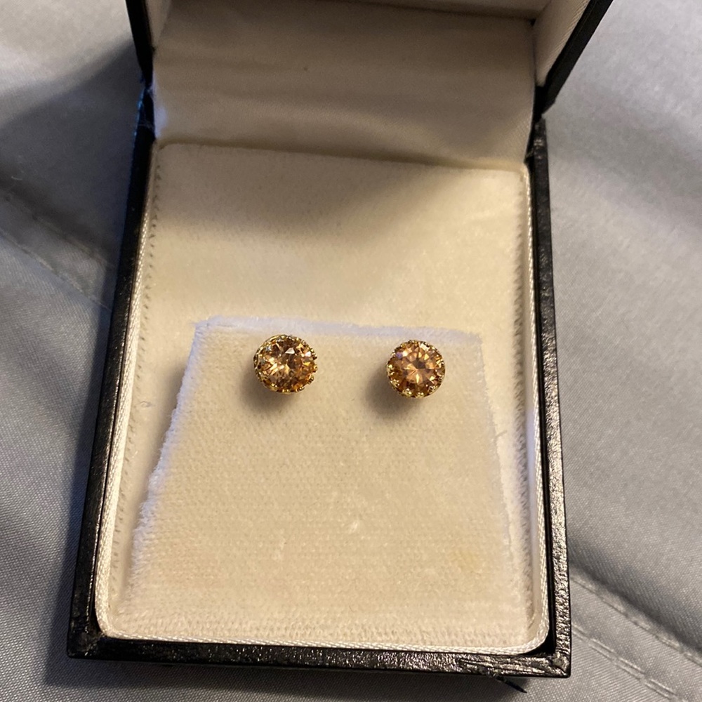 Beautiful pink gold earrings